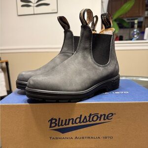 Blundstone Women's black rustic Chelsea Boots